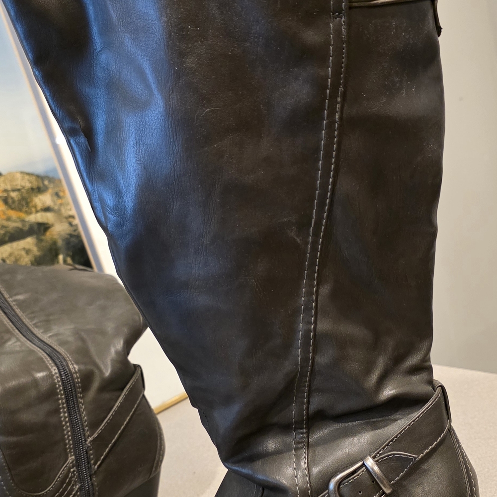 BareTraps Black Heeled Boots